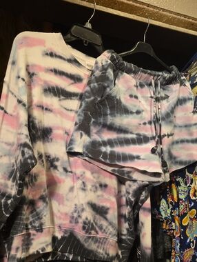 PINK Victoria's Secret Tie-Dye Sweatshirt( M) /Short (S) Set Pink, Black,White